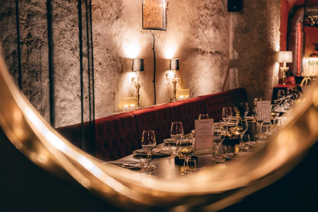 Vintage-Locations_Red-Cave_009