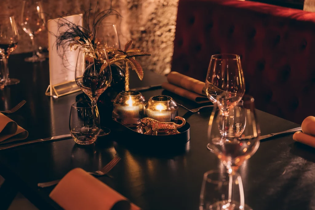 Vintage-Locations_Red-Cave_029