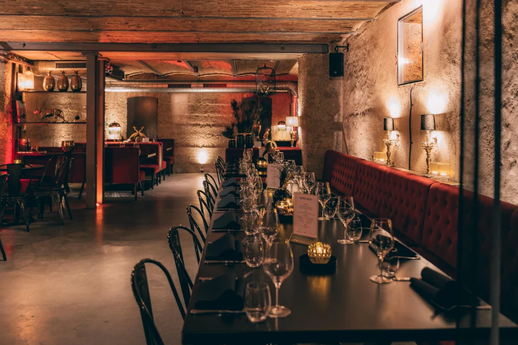 Vintage-Locations_Red-Cave_054