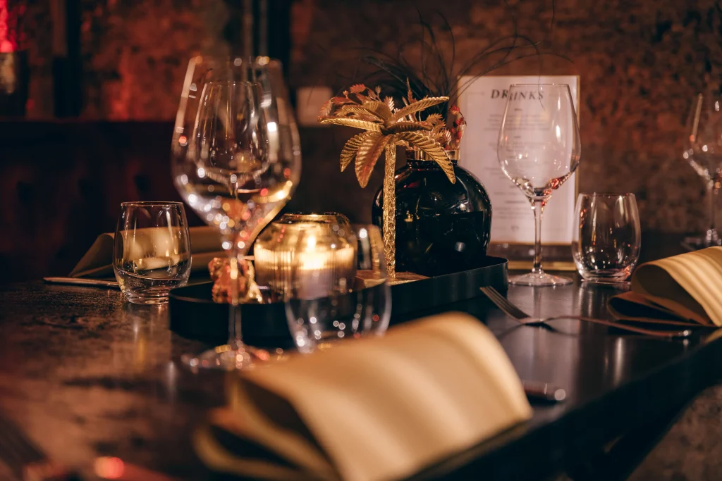 Vintage-Locations_Red-Cave_069